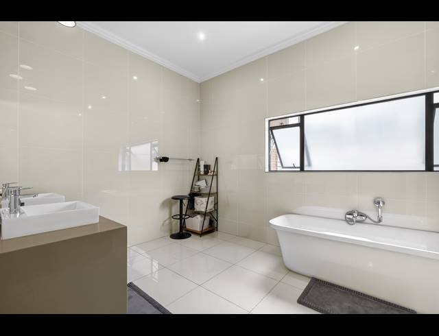 3 BEDROOM HOUSE FOR SALE IN BRYANSTON